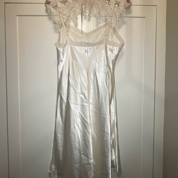 Vera Wang size medium silk nightgown, adjustable straps - Picture 2 of 3